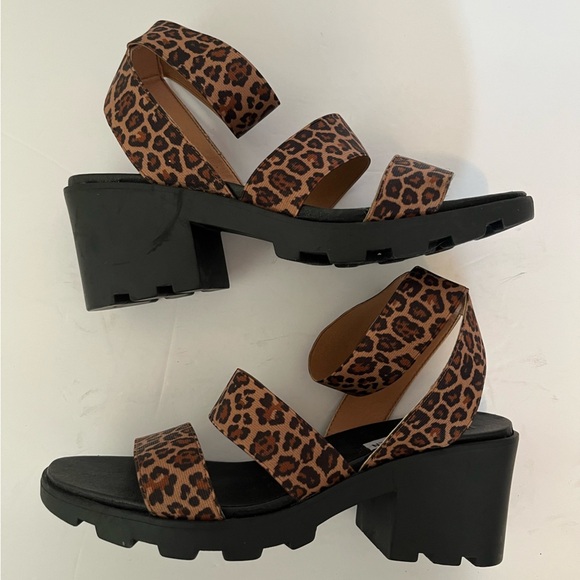 Steve Madden Haidar Women's Stretchy Cushioned Footbed Round Toe Heels - Picture 15 of 16